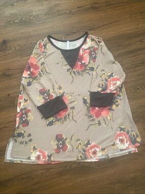 Floral Taupe 3/4 Sleeve Tunic with Contrast Trim